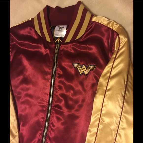 DC Comics Jackets & Blazers - ⭐️NWT! ⭐️Official Wonder Woman DC Comics Jacket.